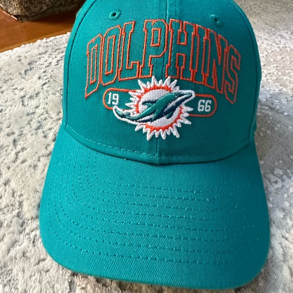 Great like new stuff for Miami Dolphins Fans! - Picture 2 of 4